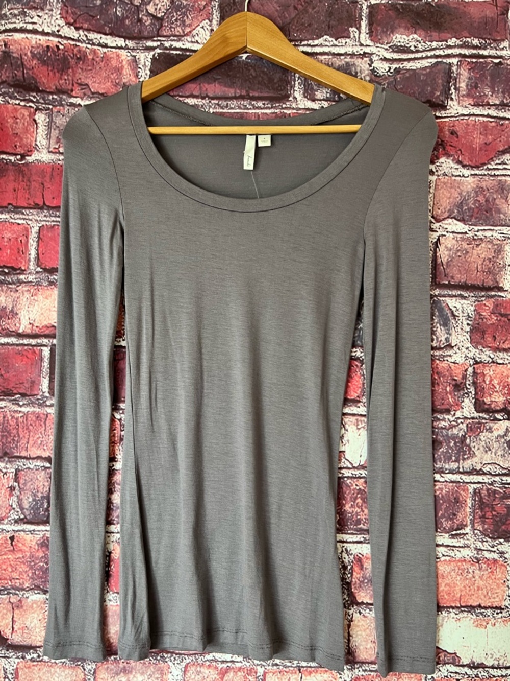 Frenchi Long Sleeve Scoop Neck Top in Gray
